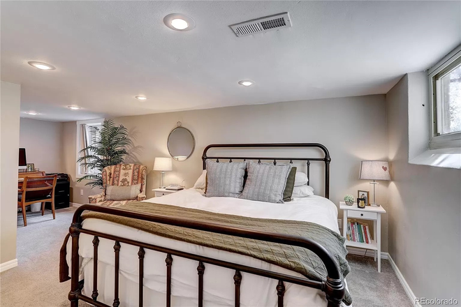 Room for rent (unfurnished) - Sunny, Spacious & Central to CU Denver and Anchutz— Quiet Room in Prime Spot House