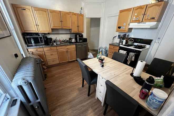LIVING - LARGE 4 BED/2 BATH AVAIL. 9/1/25!
