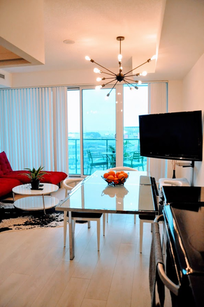 Ample space - Bright Furnished Condo in Liberty Village