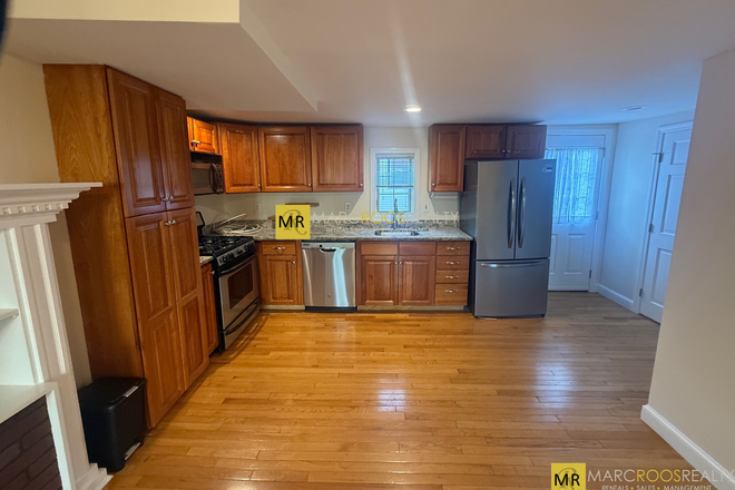 Call NOW for showings! 617-236-8600 - CLARKEN CT - *NO FEE* BUNKER HILL 2BR/1.5BA 2 FLR TWNHOUSE W/ EIK, DW, YRD, W/D IN UNIT *AVAIL NOW!*