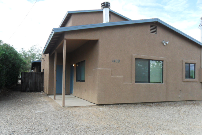 Front of house - Beautiful 5 Bedroom Home for 5 month lease!