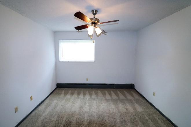 Bedroom - August 1, 2026 - July 15, 2027 SUBLEASE 508 Riddle Road Apartments