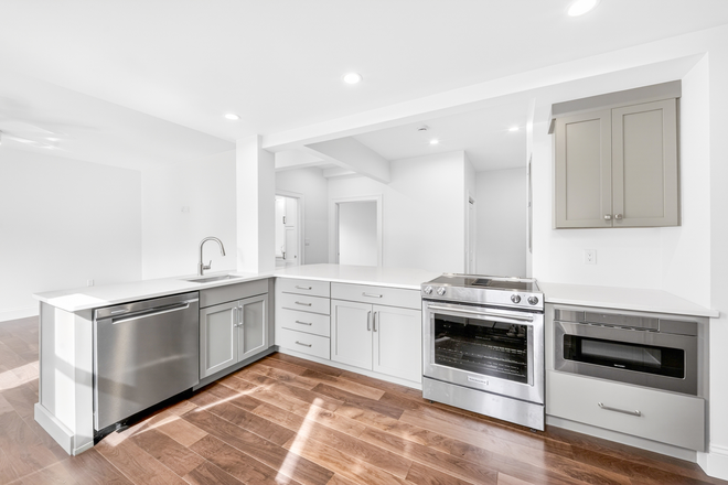 kitchen - Recently Renovated Coolidge Corner 1 bed with in unit laundry and parking - NO FEE! Apartments