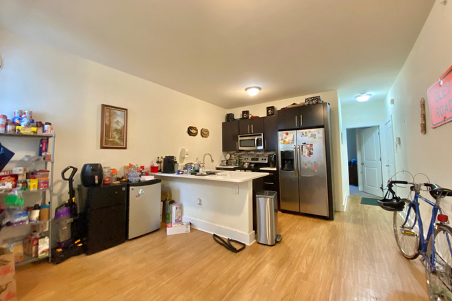 kitchen - 1622 W Jefferson St #1 Apartments