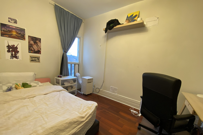 Bedroom - 1 Furnished Bedroom in Vibrant Kensington Market