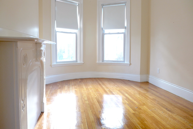 bostonrealtyonline.com - Uniquely Styled One Bedroom Gem in Mission Hill