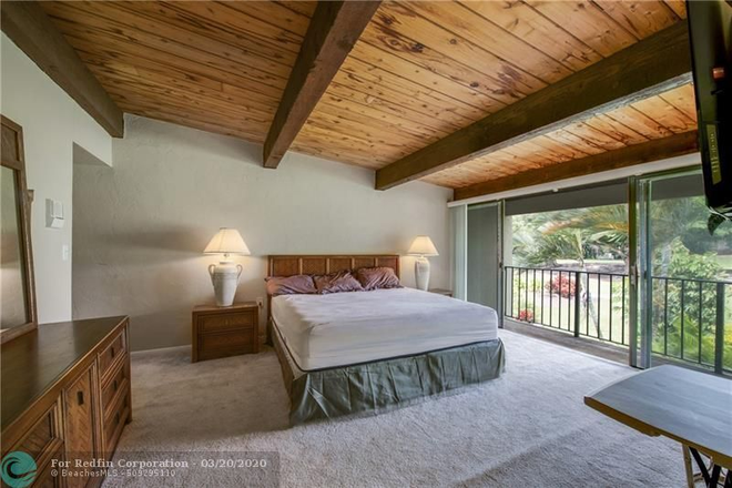 Master Bedroom - Huge Master Bedroom for Rent Townhome