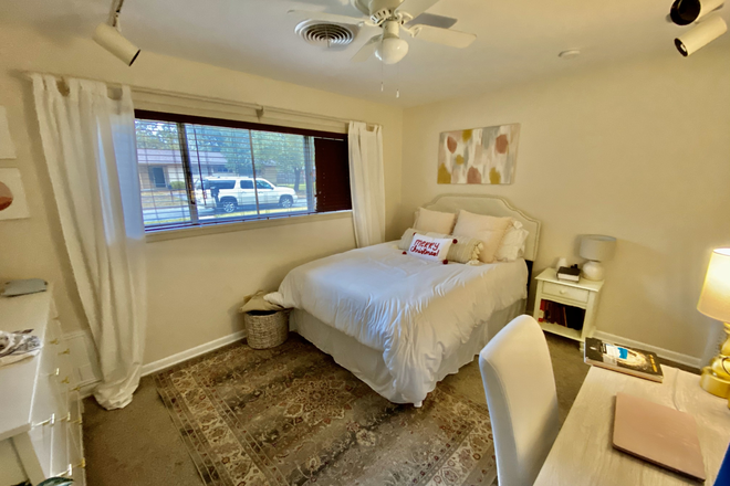 Bedroom - South Side home just a short walk to campus