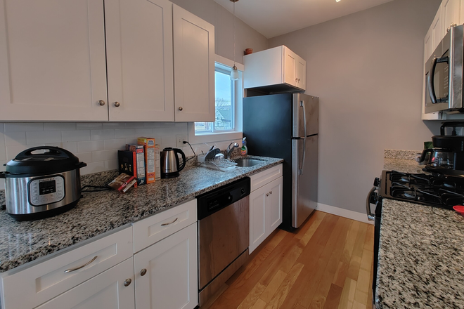 kitchen - Updated 2 Bed / 1 Bath near campus available 9/1/25!!