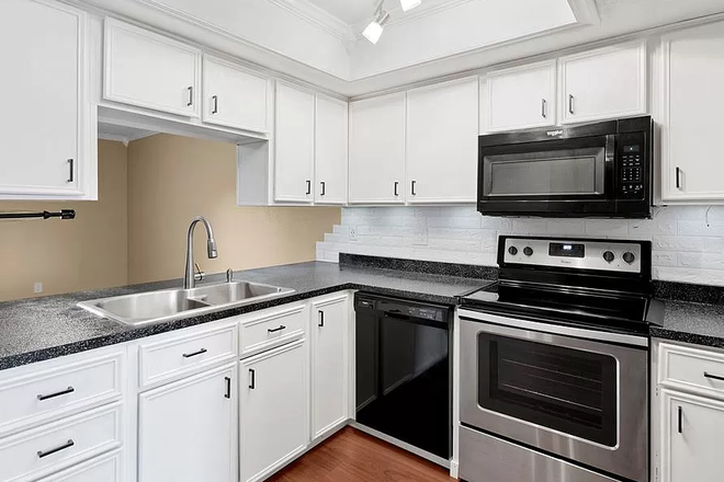 Kitchen - Large Private Bedroom Near UCCS! Townhome
