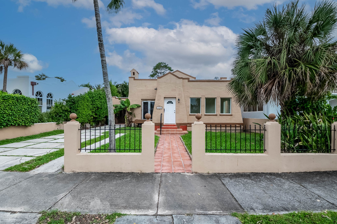 view from street - Charming 3/2 Between Grove, Gables & Brickell House
