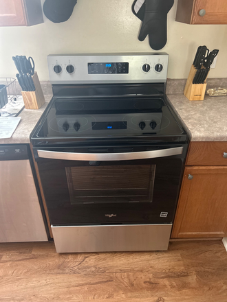 Brand new Whirlpool oven - Millstone Ridge Townhomes