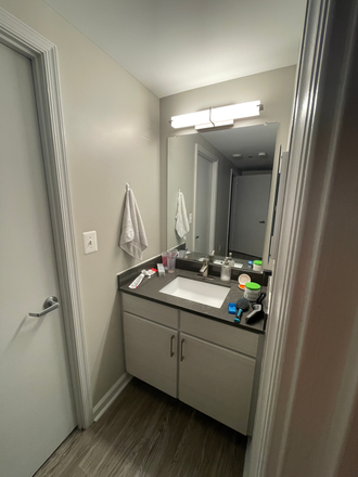 Bathroom - University View 2 Apartment 4bed2bath