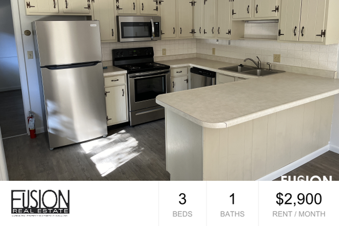Kitchen - Warm & Inviting One-Level Condo in South Burlington