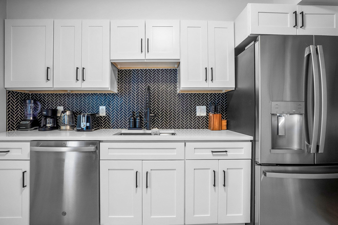 1 - AVAIL NOW – Somerville 5 Bed with 3 Baths, In-Unit Laundry & Deck! No Broker Fees! Apartments