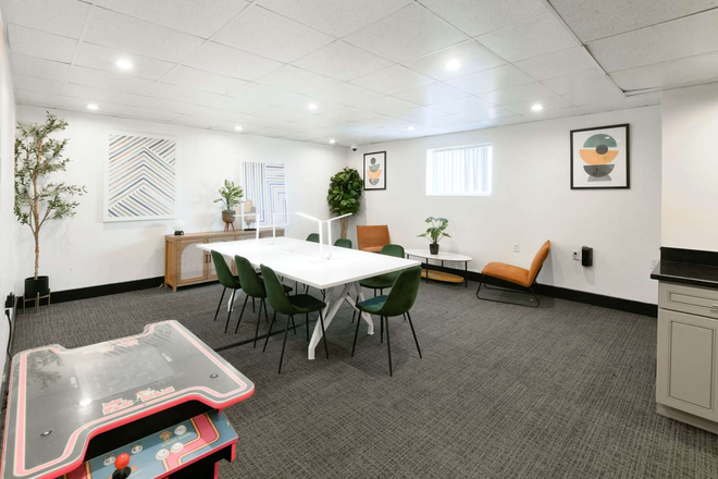 Business Center - Iris Apartment 2x2