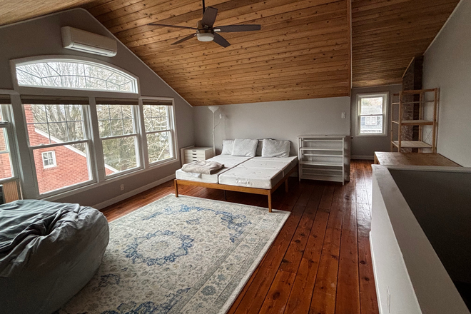 Attic bedroom - Furnished room with private bathroom-Jefferson Rd-Princeton