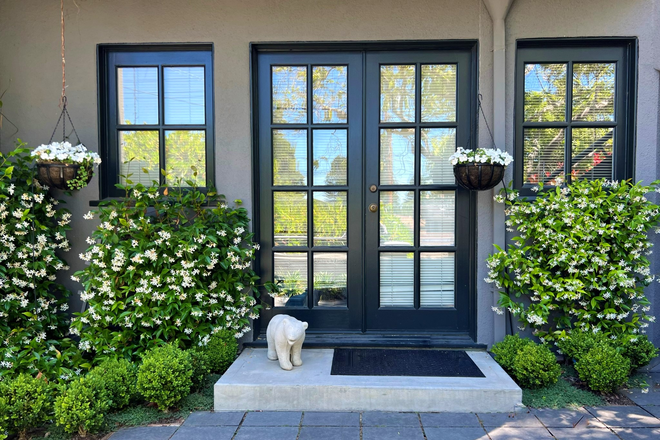 front entrance - Bright,upscale studio, private entrance w patio, fully furnished, utilities included