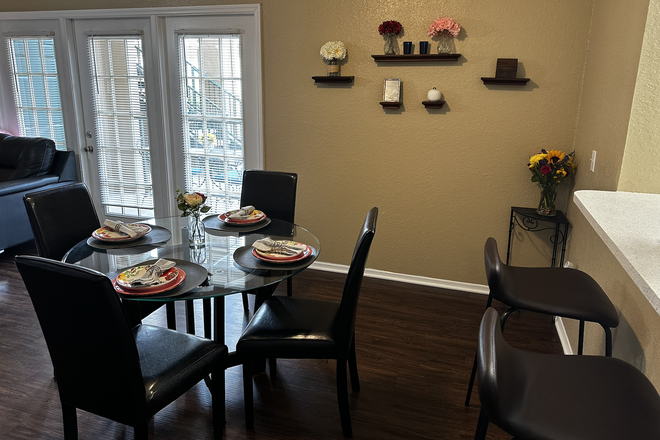 Dining room - Boardwalk at Alafaya, less than 1 mile from UCF, & Shuttle Service