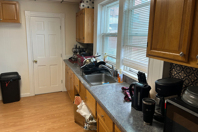 kitchen - Union sq MIT grad students seeking 1 roommate, 3b2b, August 1 $1275/month House