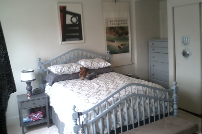 Hub Realty - Brookline, nicely updated one bedroom with new kitchen, and a deck Apartments