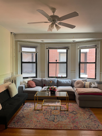 Living room - Big bedroom on a beautiful street right next to campus!