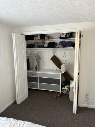 full closet - Grandview Apartments