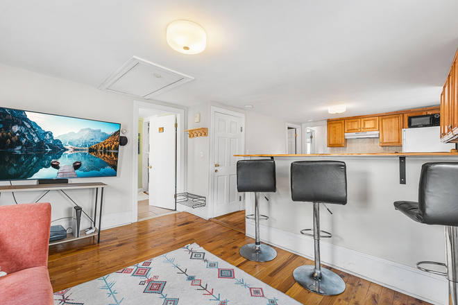 Living room - 3 bd/1 bth by Owner, w/ Garage, near Inman and Lechmere Condo