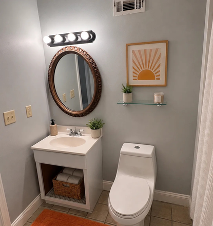 Full Bath - Charming 2-Level Apt in Fort Hill / Highland Park Available Aug. 1