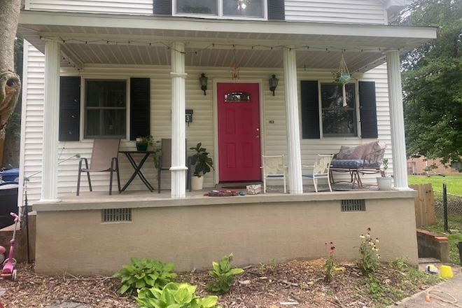 Front of home - Cheerful 1-bedroom w/free parking on-premises close to UMD campus