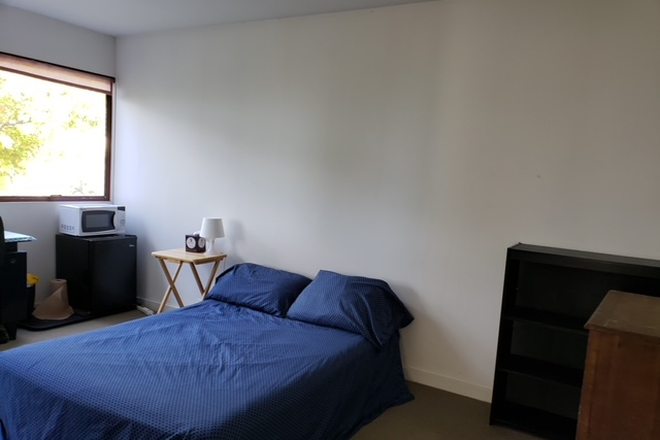 room - Sunny Room-Safe and Park Like Setting