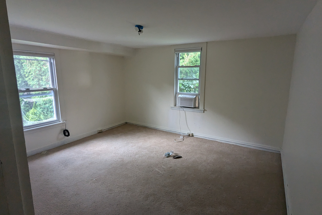 Master Bedroom w/closet.  2 Bedrooms upstairs, 1 downstairs - Walk to UVM, 3 BR w/off street, $2,500 Apartments
