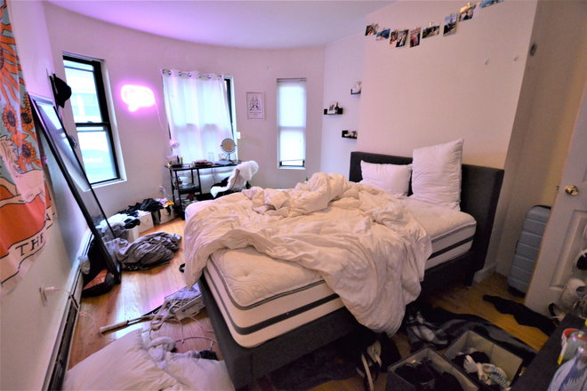 Room 1 - Renovated, Extra-Large 4 Bed 1 Bath on Edgerly Rd.— Avail 9/1/26 · Text/Call 385-722-7303 Apartments