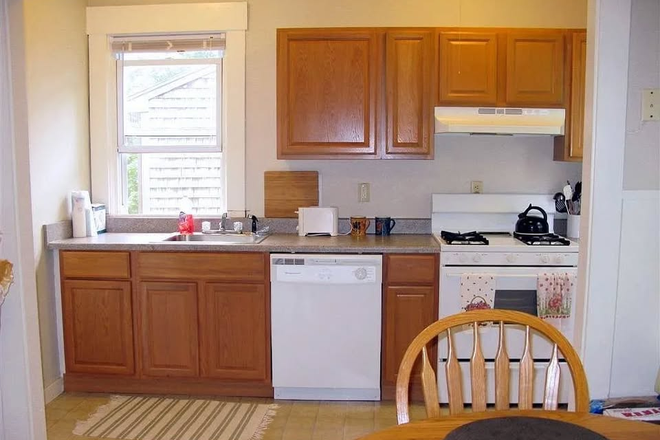 Kitchen - 2nd floor large 3 bedroom apt, laundry hardwood floor nice neighborhood