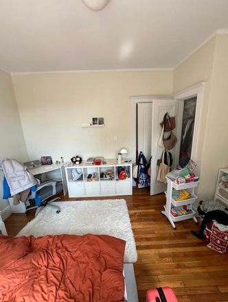 Available bedroom - Private bedroom in a 2b1b on Comm Ave across Chiswick Rd Green Line T stop Apartments