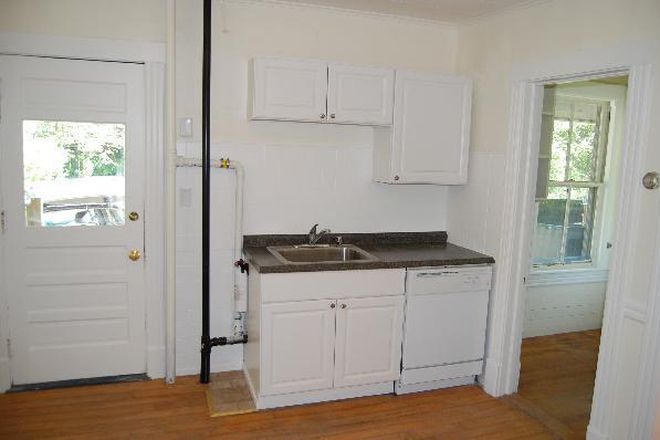 kitchen with dishwasher - 3 BR Apartment, 2.5 miles to campus, on busline, avaliable 6/1/2026, $2400/month plus utilities