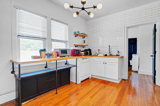 Kitchen - Spacious 3 bedroom apartment steps from campus