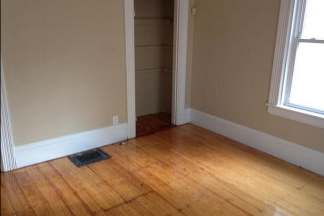 Bedroom/Living Area - 8 BED HIGHGATE ST. AVAILABLE 09/01/2026! Apartments