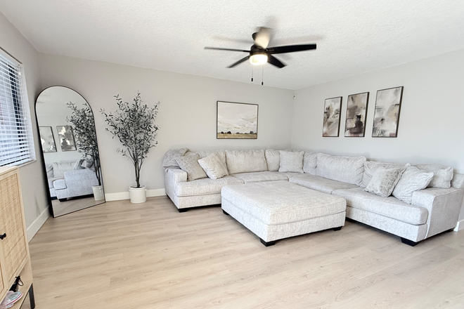 Living Room - 2/2 Fully Furnished Apt – All Utilities INCLUDED