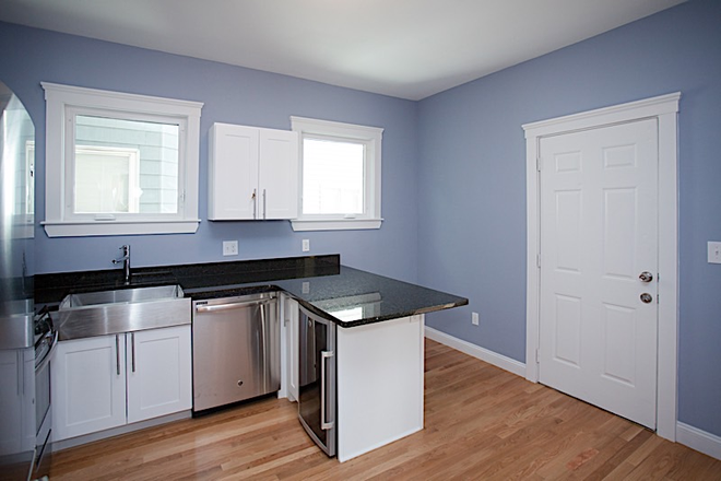 . - **NO BROKERS FEE!!** Renovated 4 Bed / 1 Bath available 9/1/26!! Apartments