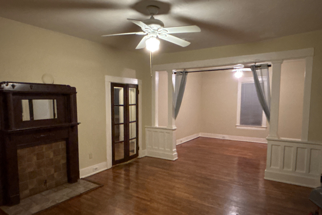 Living room - Charming,5BR,2Bath,,French doors,hi ceilings,hardwood floors,huge yard,pets ok,wheelchair ramp