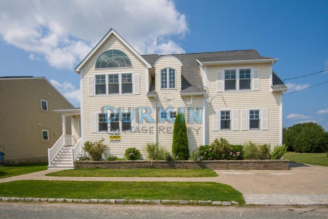 Exterior - Modern 4 Bedroom Home with Ocean Views
