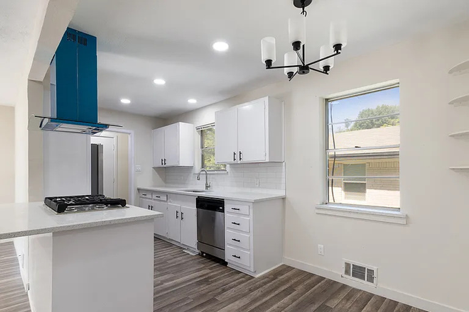 Kitchen - 529 Melrose Drive