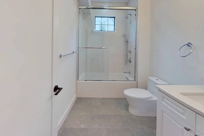 Hub Realty - Brand new renovated 3 bedroom with laundry in unit, on green line T Apartments