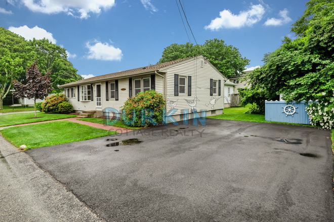 Exterior - Price reduction! Comfy 3 Bed Home with Stainless Steel Appliances and Sun Room