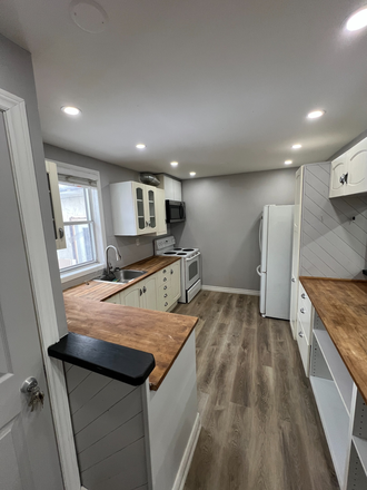 Kitchen - 10-MINUTE WALK TO UTSC | 3-BEDROOM MAIN FLOOR SCARBOROUGH | SEPTEMBER 1 MOVE-IN