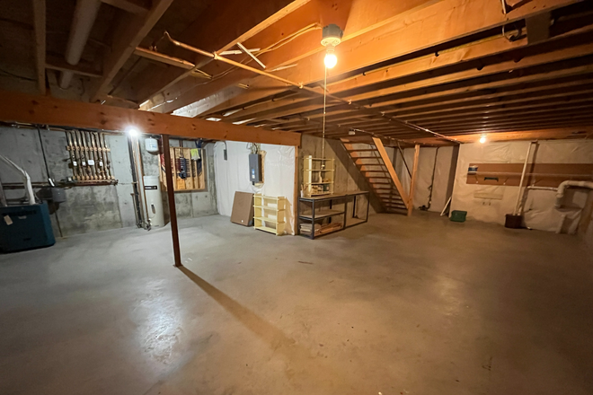 basement - Beautiful South Burlington townhouse 10 min from UVM medical