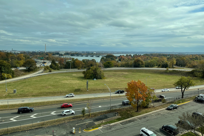 Panoramic View - PRIME ROSSLYN LOCATION FURNISHED Spacious Studio Apartment 401 SF Close Rosslyn Metro, GU, GWU