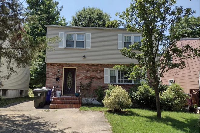 front of the house - Housing on Mezzerott