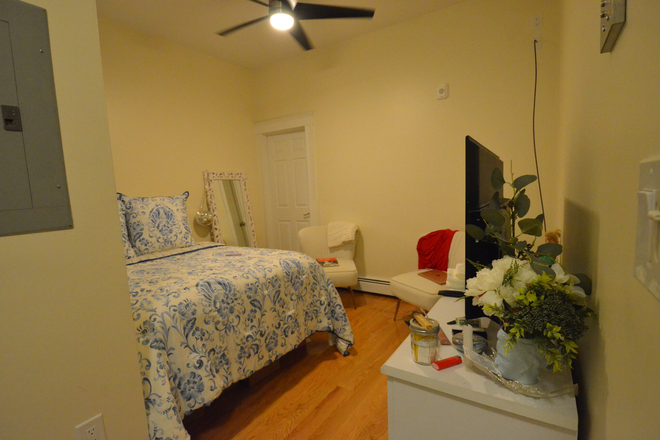 Studio - Rent Reduced!! Cozy Studio on Westland Ave Available 9/1/2026 Apartments